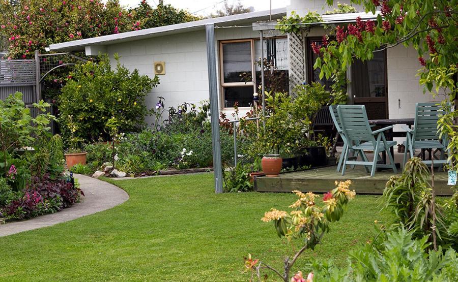 Magnolia House Bed & Breakfast Blenheim Exterior photo