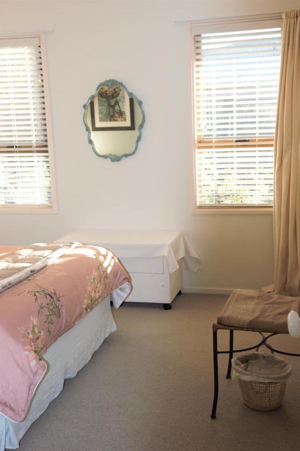 Magnolia House Bed & Breakfast Blenheim Exterior photo